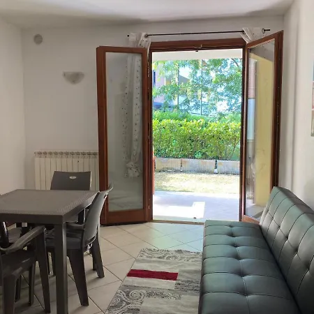 Apartment Il Faro Con Giardino In Con Piscina *