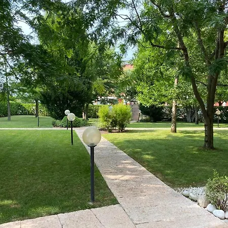 Il Faro Con Giardino In Con Piscina *