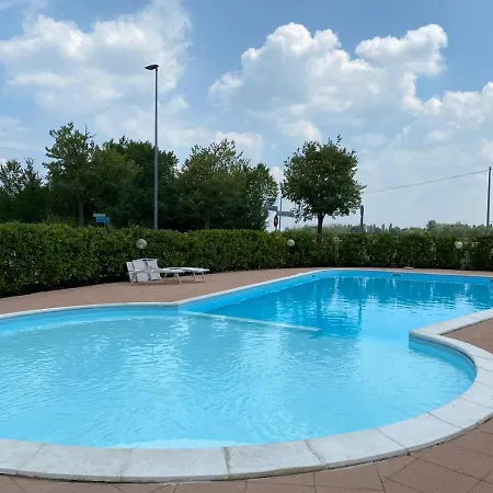 Apartment Il Faro Con Giardino In Con Piscina