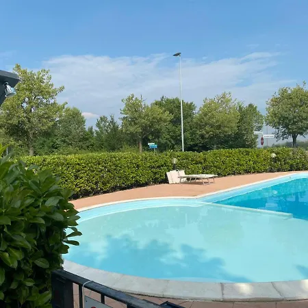 Il Faro Con Giardino In Con Piscina *