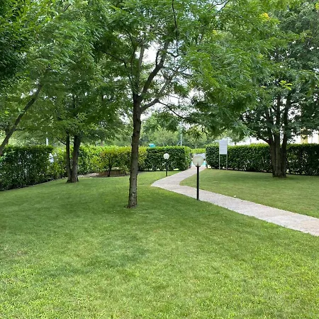 Il Faro Con Giardino In Con Piscina Apartment Desenzano del Garda