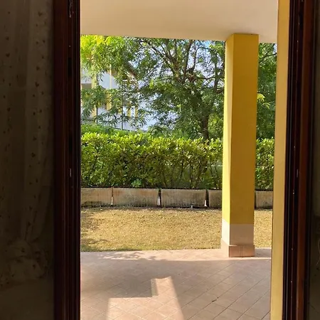 Il Faro Con Giardino In Con Piscina